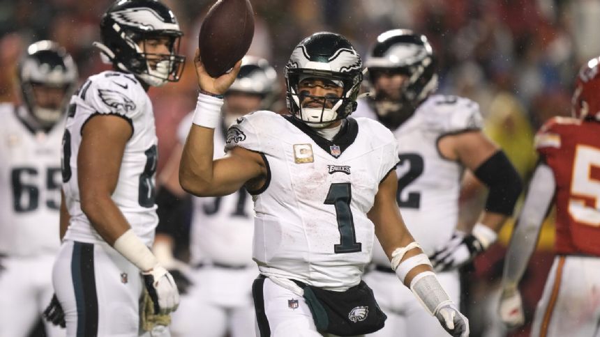 Jalen Hurts leads second-half rally as Eagles beat Chiefs 21-17 in Super Bowl rematch