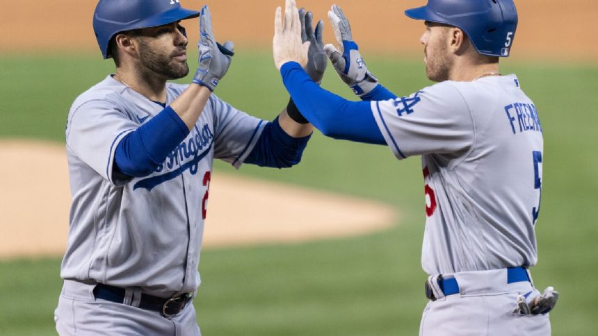 J.D. Martinez homers, Freddie Freeman sets franchise doubles record as Dodgers beat Nationals