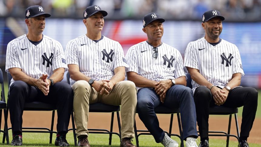 Jeter returns as Yankees honor 1998 team at Old-Timers' Day, Boone booed by some