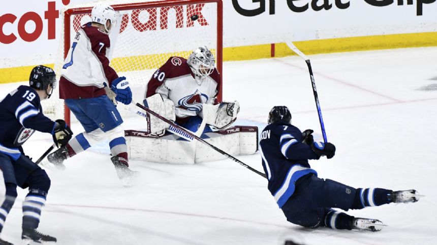 Jets forward Vladislav Namestnikov leaves game in 3rd period after taking puck to side of face