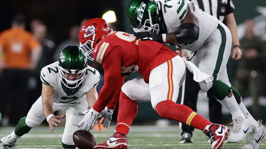 Jets not happy with questionable penalty call that turned the game late in 23-20 loss to Chiefs