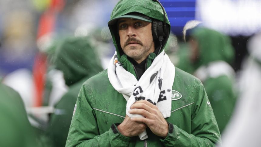 Jets QB Aaron Rodgers, at the Breeders' Cup, tells NBC he still hopes to play this season