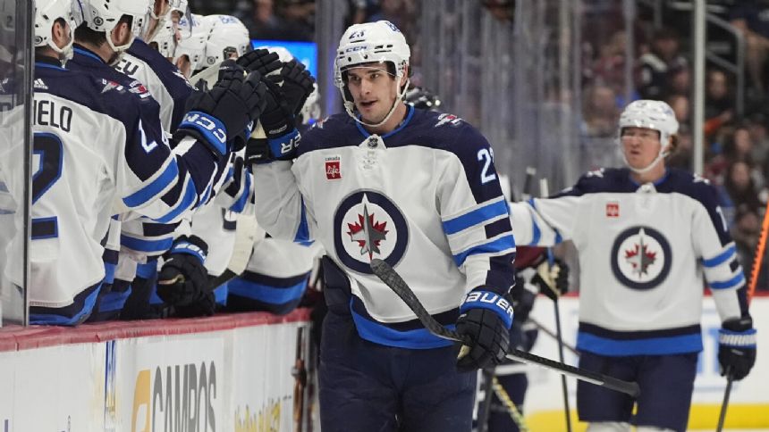 Jets score 4 goals in 1st period, beat Avalanche 7-0 to take control of 2nd seed in Central