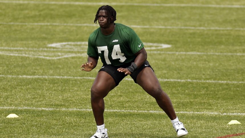 Jets sign 1st-rounder Olu Fashanu to 4-year, $20.51 million deal. Offensive tackle was No. 11 pick