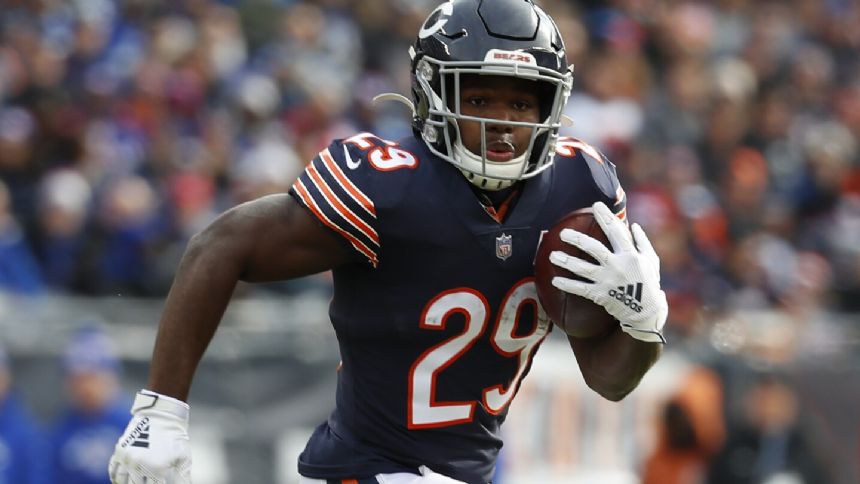 Jets sign running back and return specialist Tarik Cohen, who last played in the NFL in 2020