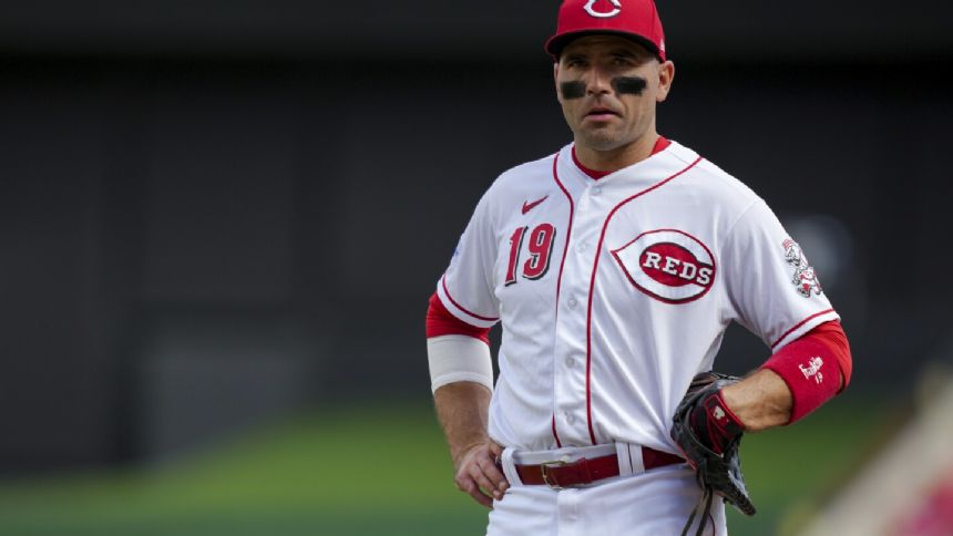 Joey Votto posts a video thanking Cincinnati after Reds decline his contract option and let him go