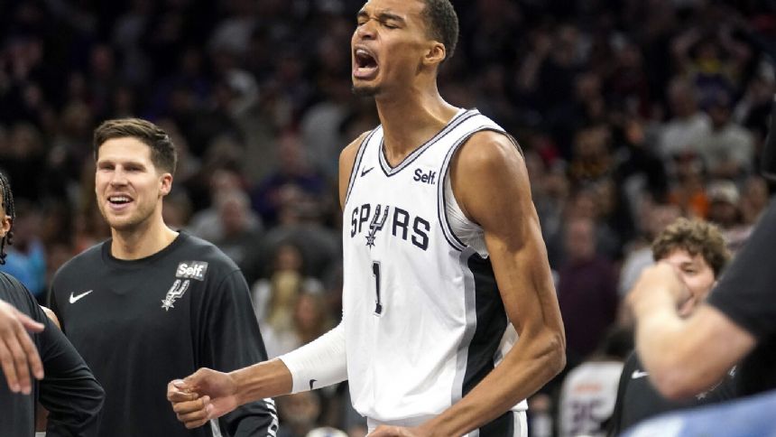 Johnson's late basket lifts Spurs to stunning 115-114 win over Suns