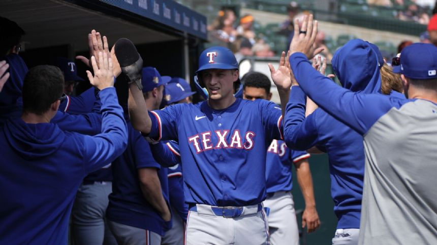 Josh Smith's pinch-hit double in the ninth gives the Rangers a 5-4 win over the Tigers