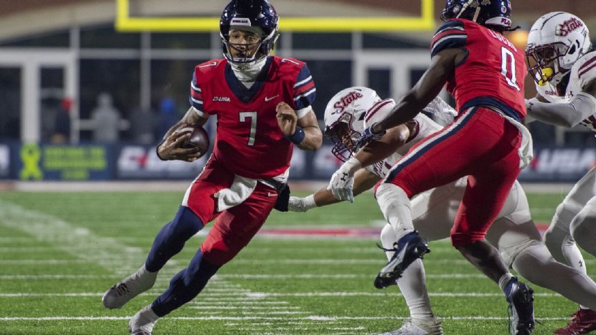 Kaidon Salter leads unbeaten No. 20 Liberty past New Mexico State 49-35 for C-USA title