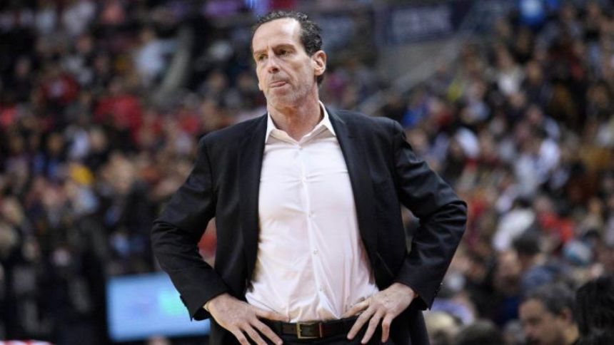 Kenny Atkinson changes mind on taking Hornets coaching job, will stay with Warriors as assistant, per report