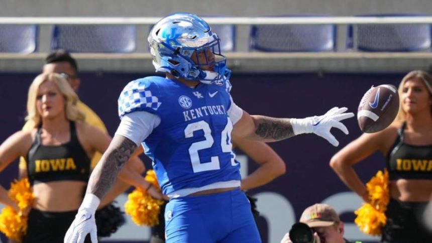 Kentucky RB Chris Rodriguez issued arrest warrant after failing to appear in court for DUI case