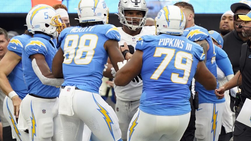 Khalil Mack's 6 sacks, Justin Herbert's 3 touchdowns propel Chargers to 24-17 win over Raiders