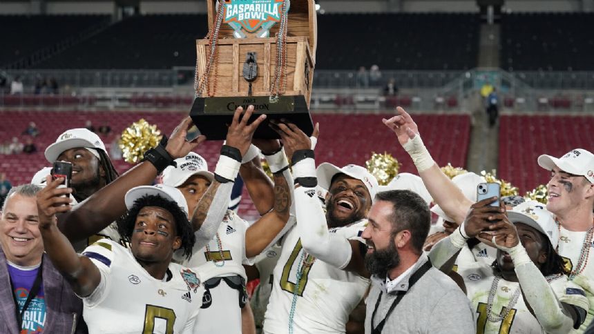 King, Haynes help Georgia Tech overcome 14-point deficit to beat UCF 30-17 in Gasparilla Bowl