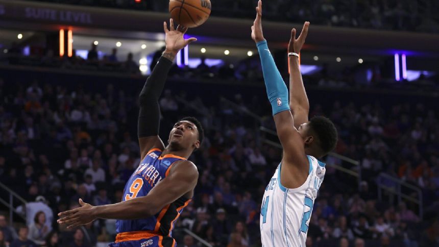 Knicks record season-highs in points, shooting percentage in 129-107 win over Hornets