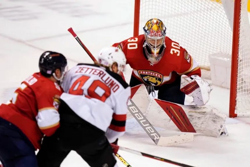 Knight makes 45 saves, Panthers beat Devils 4-1