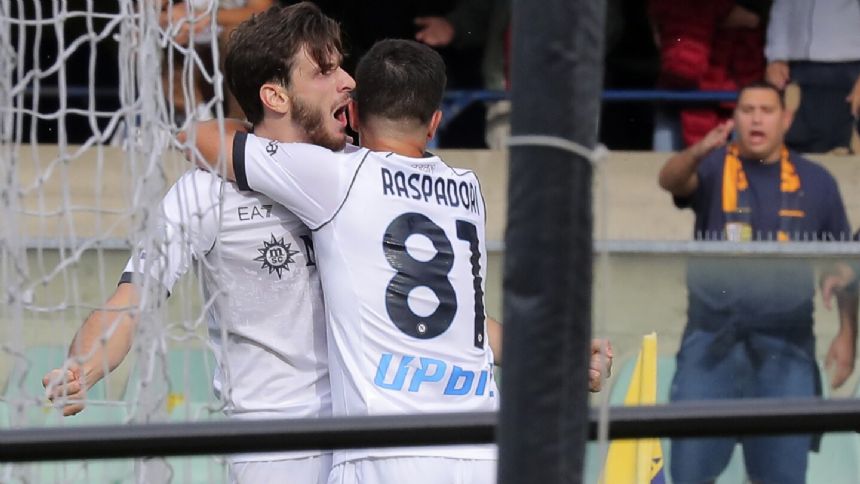 Kvaratskhelia nets twice as Napoli beats Verona 3-1 to relieve pressure on coach Rudi Garcia