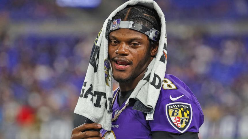 Lamar Jackson turned down Ravens contract offer that eclipsed Russell Wilson's deal with Broncos, per report