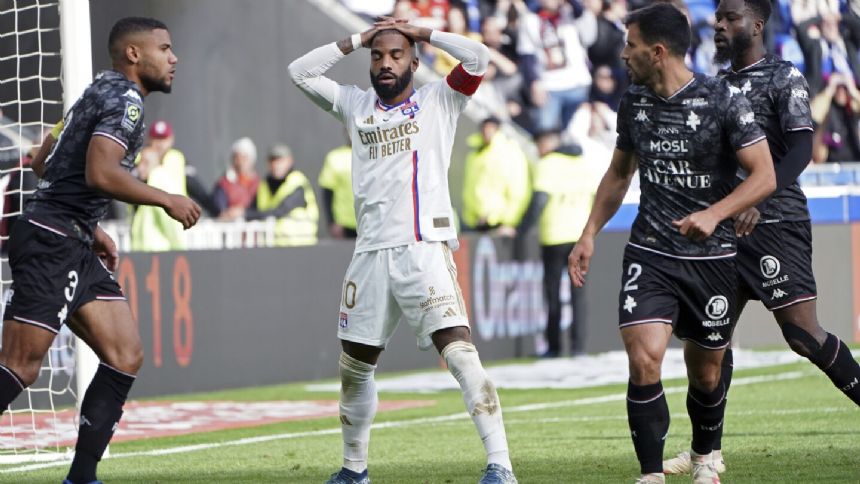 Last-place Lyon remains winless in French league after 1-1 draw with Metz