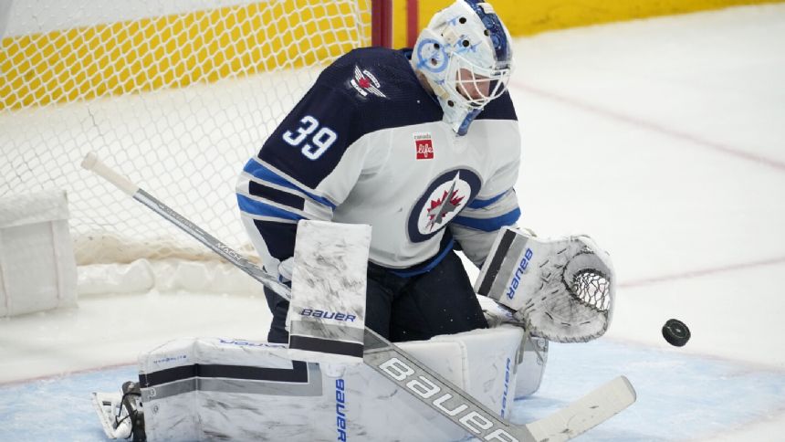 Laurent Brossoit gets 3rd shutout, Jets' 3-0 win keeps Stars from clinching Central Division