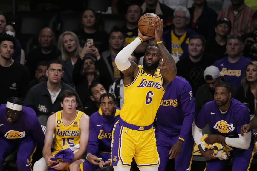 LeBron sets personal best with 31-point first half in Lakers' elimination game