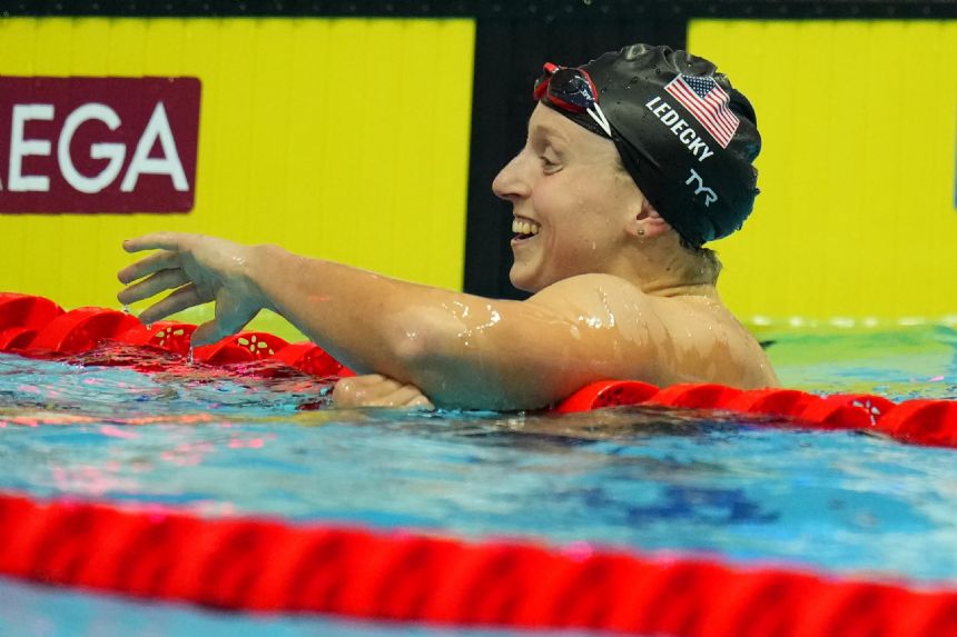 Ledecky reclaims 400 title at swimming worlds