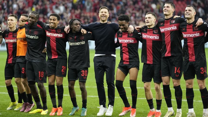 Leverkusen scores twice late to avoid first defeat of the season