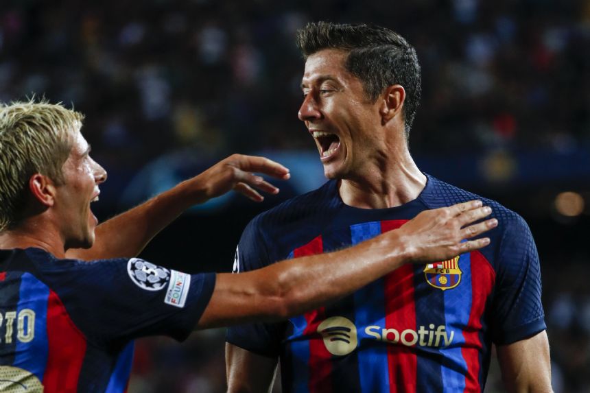 Lewandowski hat trick leads Barcelona to 5-1 win over Plzen