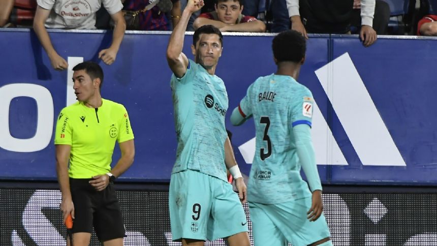 Lewandowski scores late penalty in Barcelona's 2-1 win at Osasuna