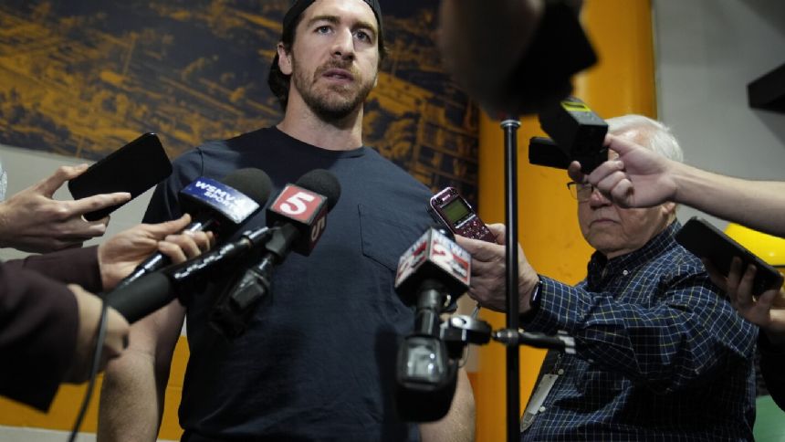 Lightning trade with Predators to bring veteran defenseman Ryan McDonagh back to Tampa Bay