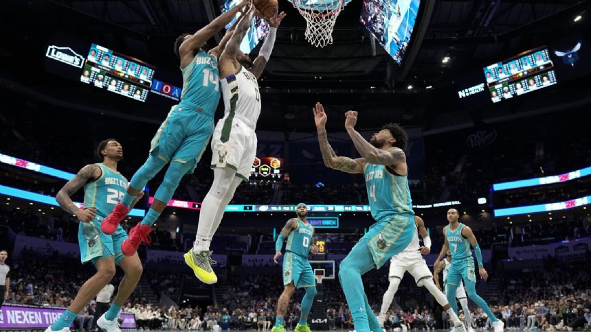 Lillard scores 27, leads 3-point barrage as Bucks beat Hornets to remain unbeaten in tourney play