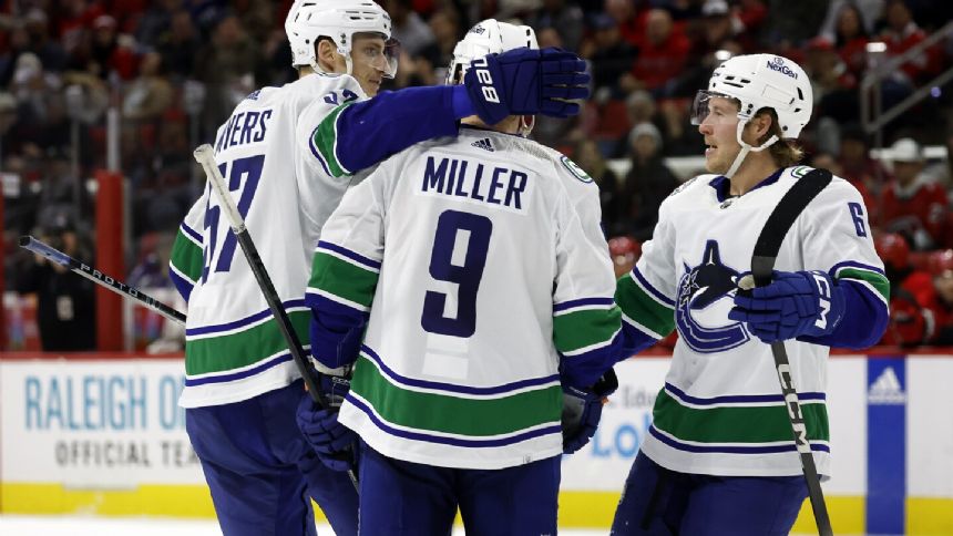 Lindholm scores twice as Canucks beat Hurricanes 3-2