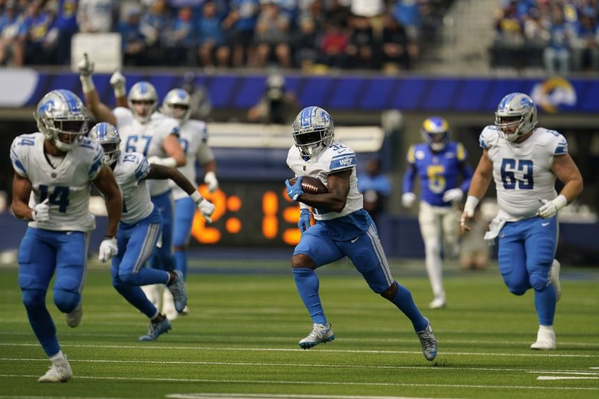 Lions RB D'Andre Swift hurts shoulder, leaves Bears game