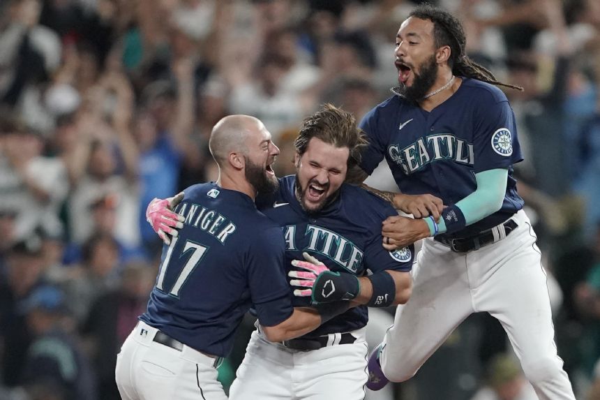 Lucky 13: Mariners top Yankees in extras for tense 1-0 win