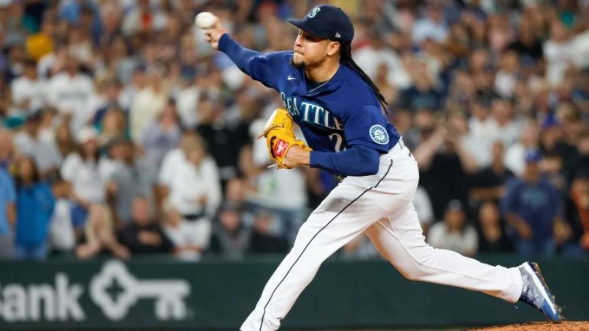 Luis Castillo dazzles in Seattle home debut as Mariners top Yankees in 1-0 marathon