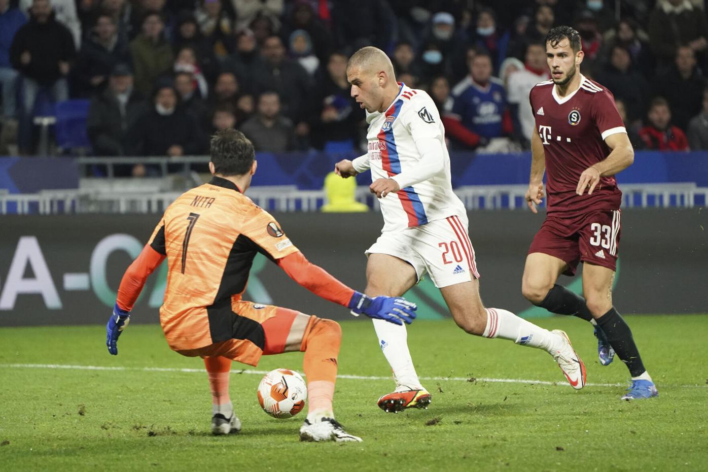 Lyon, Frankfurt reach Europa League knockout rounds