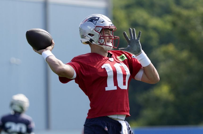 Mac Jones working through growing pains in new Pats' offense