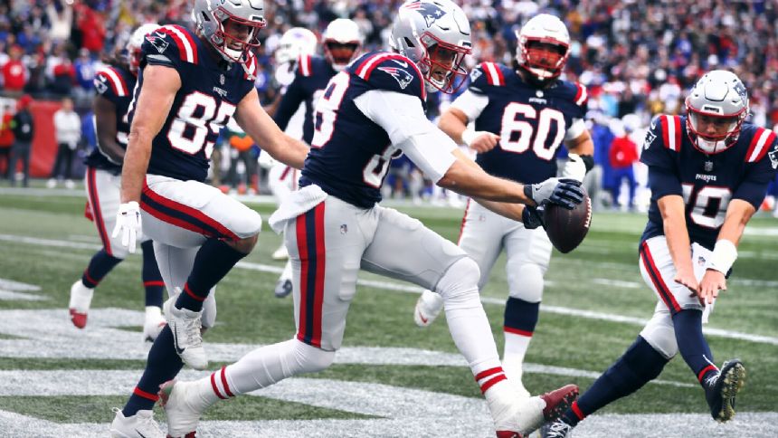 Mac Jones' late TD pass lifts Patriots over Bills 29-25; Bill Belichick is 3rd coach with 300 wins