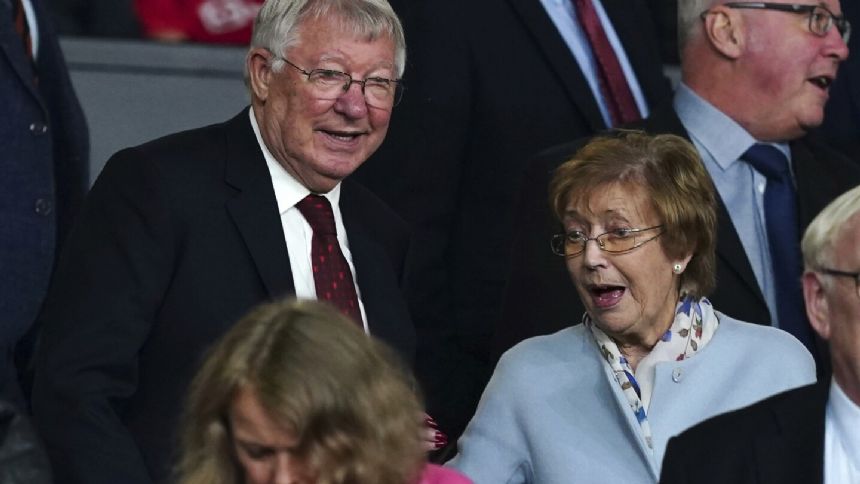 Manchester United to honor the wife of former manager Alex Ferguson. Cathy Ferguson has died at 84