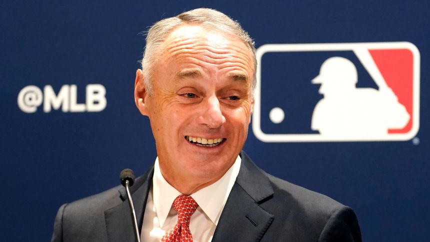 Manfred: Lockout prefered to in-season strike if no deal