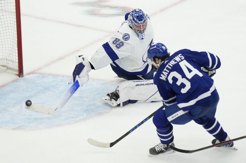 Maple Leafs win 4-3, push Lightning to brink of elimination