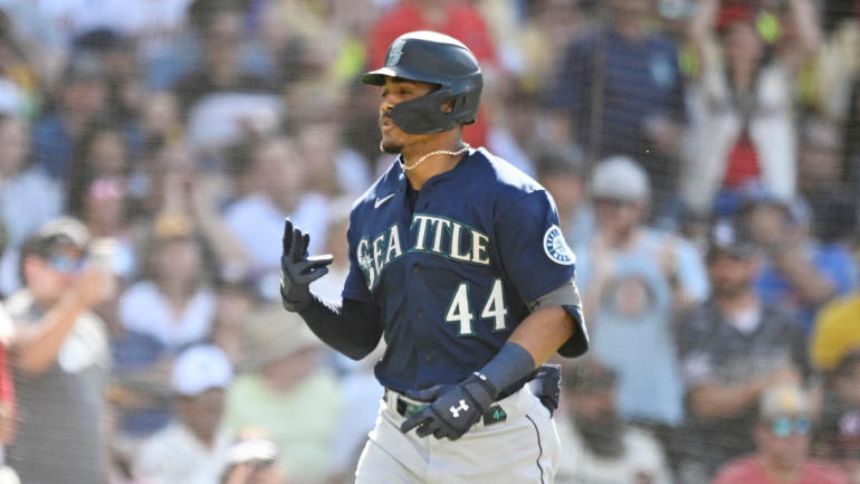 Mariners' Julio Rodriguez becomes fastest player to reach 15 home runs and 20 stolen bases in career