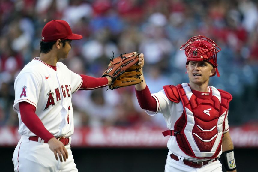 Mariners score 4 in 9th after Ohtani departs, top Angels 6-2