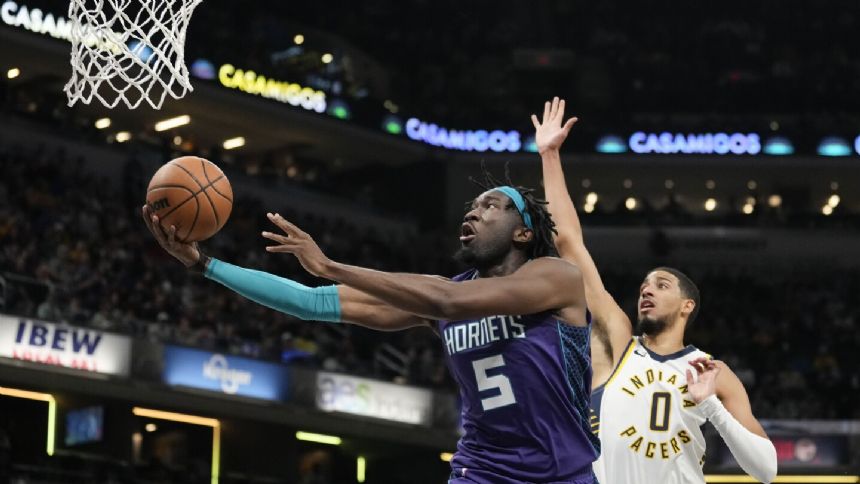 Mark Williams scores 27 as Hornets rally to edge Pacers 125-124