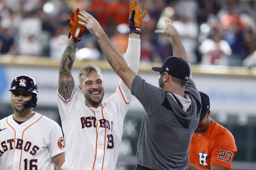 Matijevic's 9th-inning single lifts Astros over Yankees 3-2