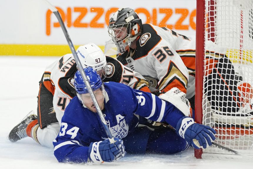 Matthews lifts Maple Leafs over Ducks 4-3 in shootout