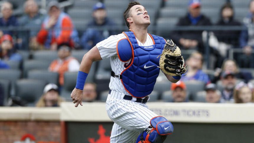 Mets catcher James McCann undergoes hamate surgery, will miss at least six weeks