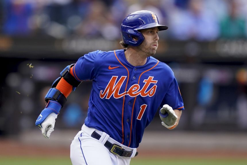 Mets' Jeff McNeil exits game vs Marlins with apparent injury