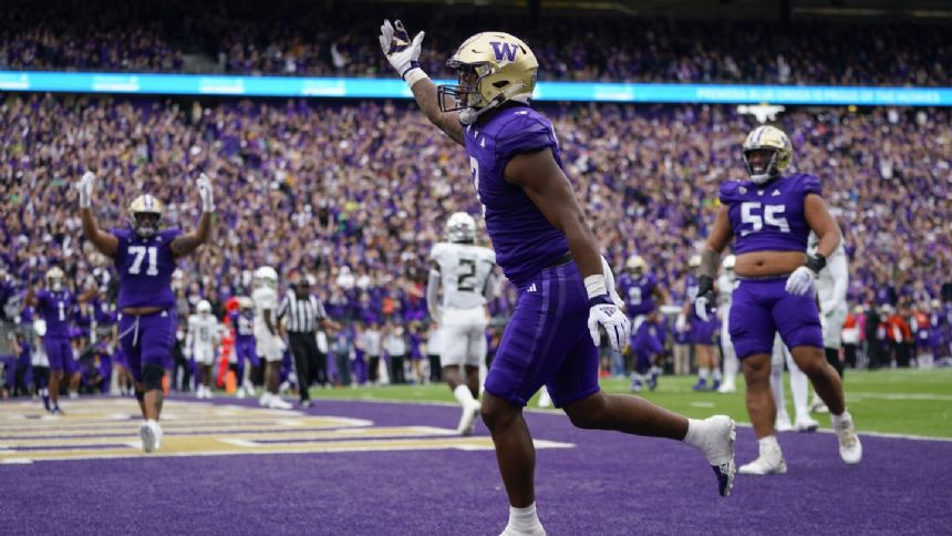 Michael Penix Jr. throws late TD pass, lifts No. 8 Washington to wild 36-33 win over No. 7 Oregon
