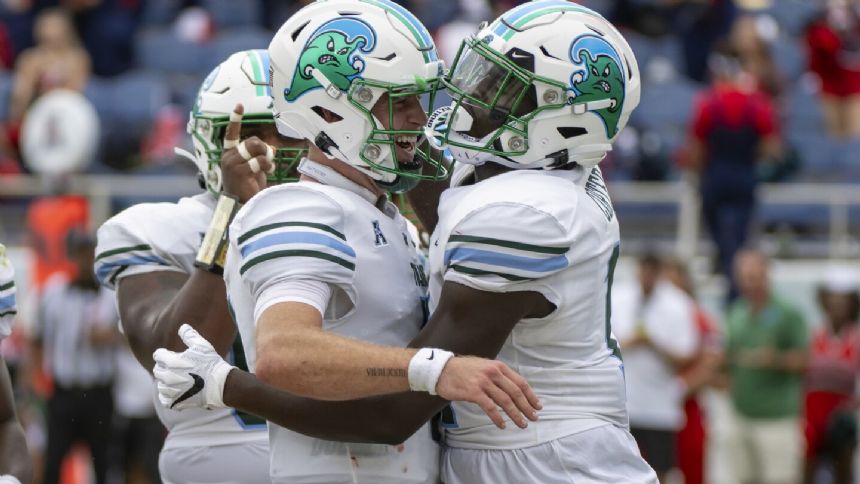 Michael Pratt throws for 3 touchdowns to lead No. 17 Tulane past Florida Atlantic 24-8