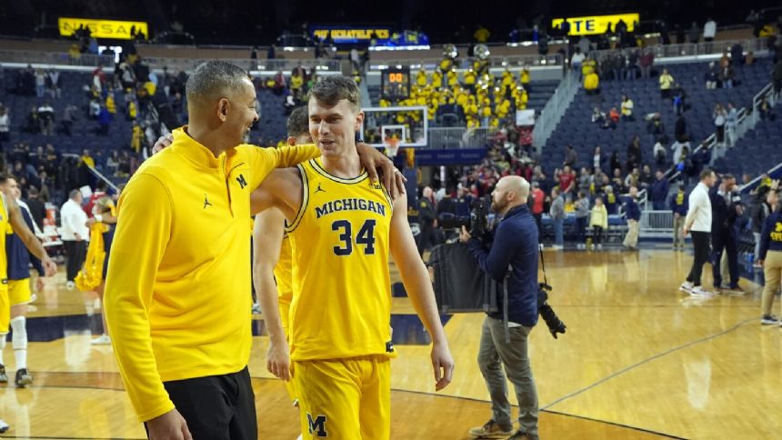 Michigan fires Juwan Howard, the former Fab Five star, after five seasons coaching men's basketball